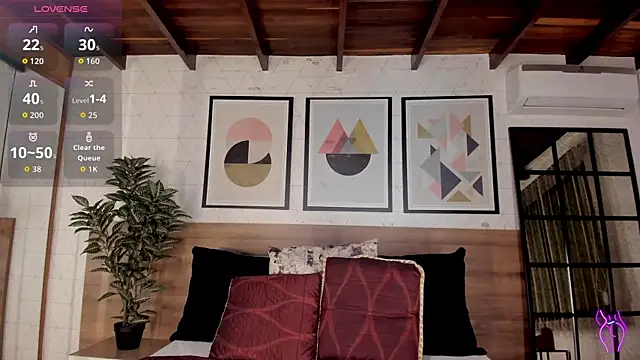 LunaRuso online show from 16, 9, 2025