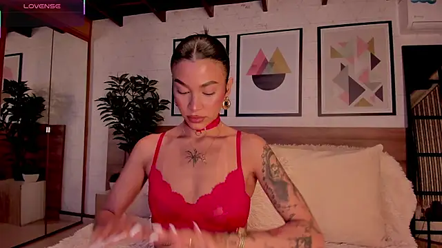Snapshot of LunaRuso chatting on 6, 6, 2026 LunaRuso online show from 6, 6, 2026