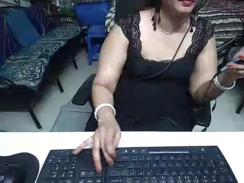 Snapshot of Arushisingh8888 chatting on 8, 3, 2025 Arushisingh8888 online show from 8, 3, 2025