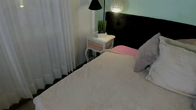 EvaaStevens online show from 19, 9, 2025