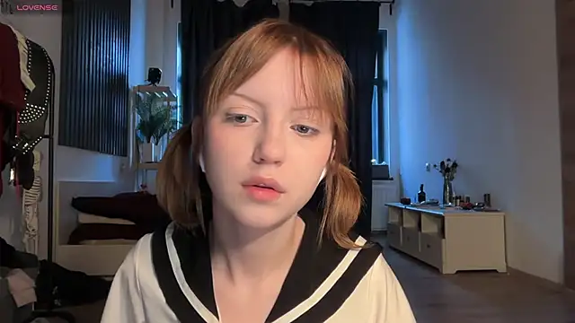 Snapshot of electric_babe chatting on 15, 11, 2025 electric babe online show from 15, 11, 2025