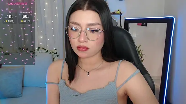 Snapshot of mily_thomson_b_ chatting on 10, 11, 2025 mily thomson b online show from 10, 11, 2025