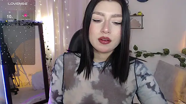 Snapshot of mily_thomson_b_ chatting on 25, 11, 2025 mily thomson b online show from 25, 11, 2025