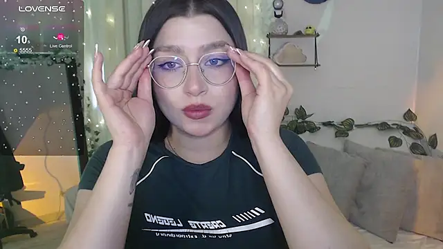 Snapshot of mily_thomson_b_ chatting on 3, 12, 2025 mily thomson b online show from 3, 12, 2025