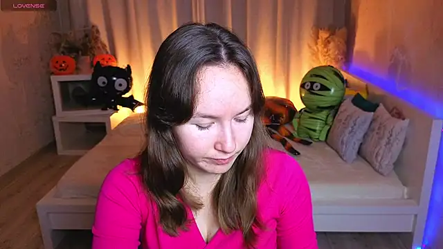 Little doll meow online show from 27, 10, 2025