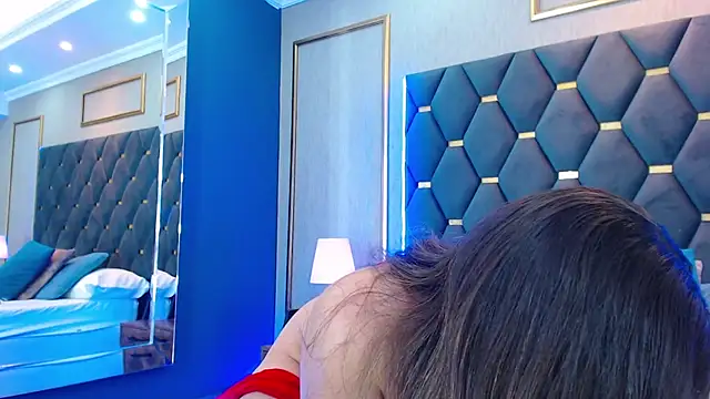 ThaniaJones online show from 7, 11, 2025