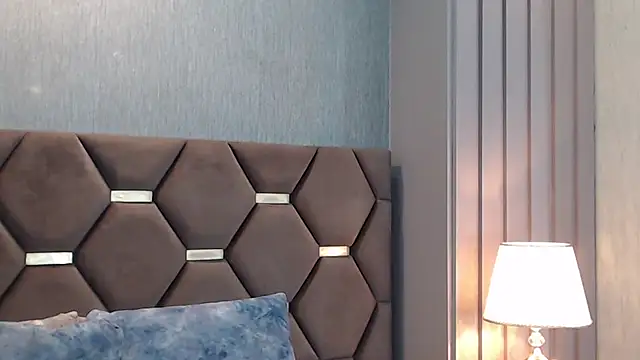 ThaniaJones online show from 11, 4, 2026