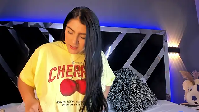 Snapshot of PaulinaDuarte chatting on 6, 2, 2025 PaulinaDuarte online show from 6, 2, 2025