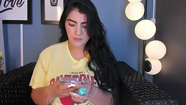 Snapshot of PaulinaDuarte chatting on 14, 2, 2025 PaulinaDuarte online show from 14, 2, 2025