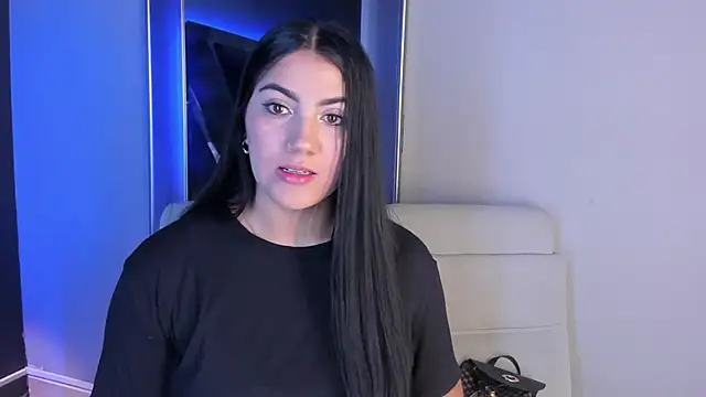 Snapshot of PaulinaDuarte chatting on 13, 10, 2025 PaulinaDuarte online show from 13, 10, 2025