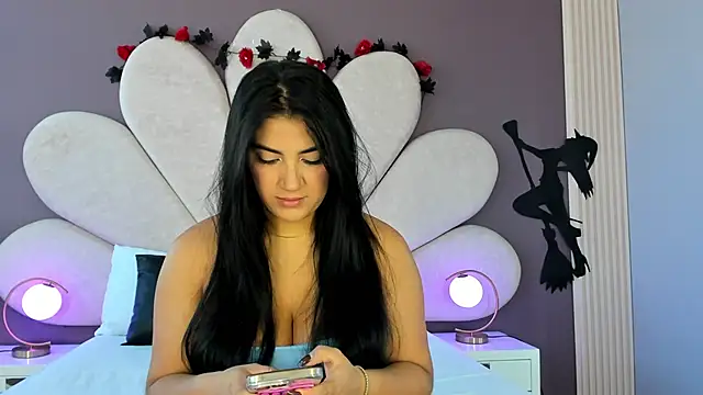 Snapshot of PaulinaDuarte chatting on 25, 10, 2025 PaulinaDuarte online show from 25, 10, 2025