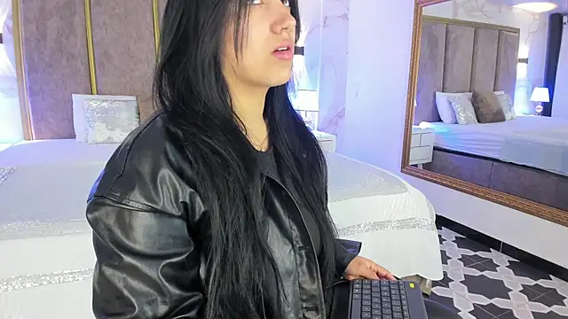 Snapshot of PaulinaDuarte chatting on 26, 10, 2025 PaulinaDuarte online show from 26, 10, 2025