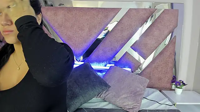 Snapshot of PaulinaDuarte chatting on 28, 10, 2025 PaulinaDuarte online show from 28, 10, 2025