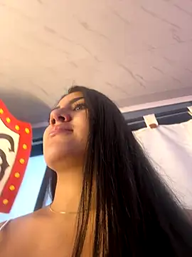 Snapshot of PaulinaDuarte chatting on 3, 11, 2025 PaulinaDuarte online show from 3, 11, 2025