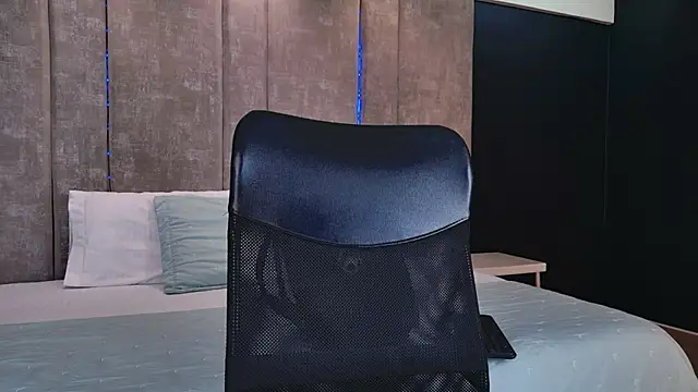 Snapshot of PaulinaDuarte chatting on 6, 11, 2025 PaulinaDuarte online show from 6, 11, 2025