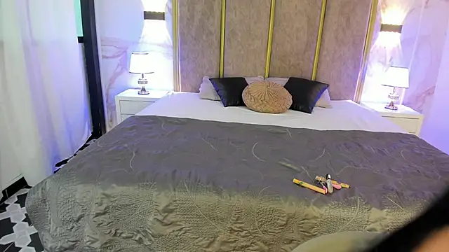 Snapshot of PaulinaDuarte chatting on 10, 11, 2025 PaulinaDuarte online show from 10, 11, 2025