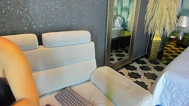 Snapshot of PaulinaDuarte chatting on 14, 11, 2025 PaulinaDuarte online show from 14, 11, 2025