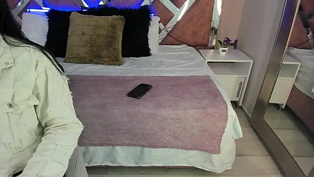 Snapshot of PaulinaDuarte chatting on 19, 11, 2025 PaulinaDuarte online show from 19, 11, 2025