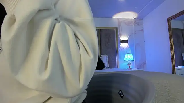 Snapshot of PaulinaDuarte chatting on 29, 11, 2025 PaulinaDuarte online show from 29, 11, 2025