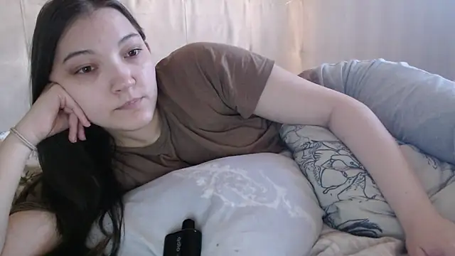 AlisaDevis online show from 5, 4, 2026