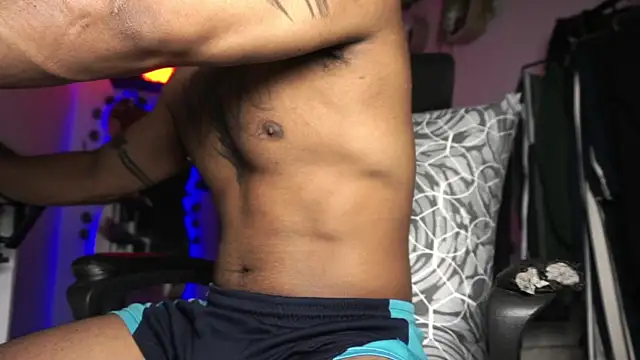 Snapshot of Young_laroi chatting on 12, 6, 2026 Young laroi online show from 12, 6, 2026
