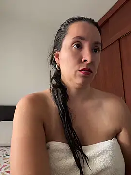 Snapshot of emely_sexx20 chatting on 17, 5, 2026 emely sexx20 online show from 17, 5, 2026