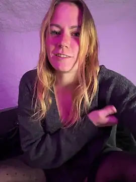 selenaluvv online show from 10, 2, 2026