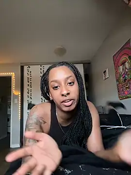 Your Paris online show from 28, 2, 2025