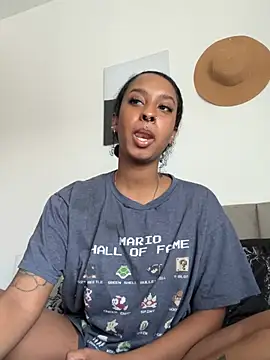 Snapshot of Your_Paris chatting on 18, 1, 2026 Your Paris online show from 18, 1, 2026