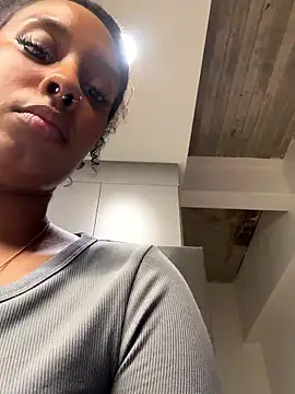 Snapshot of Your_Paris chatting on 19, 1, 2026 Your Paris online show from 19, 1, 2026