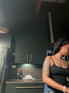 Snapshot of Your_Paris chatting on 7, 2, 2026 Your Paris online show from 7, 2, 2026