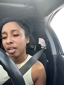 Snapshot of Your_Paris chatting on 15, 2, 2026 Your Paris online show from 15, 2, 2026