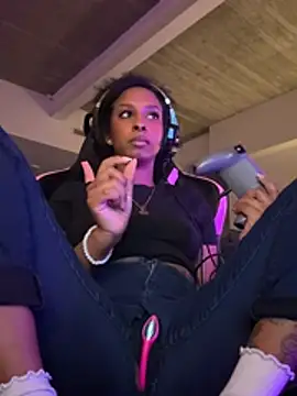 Snapshot of Your_Paris chatting on 17, 2, 2026 Your Paris online show from 17, 2, 2026