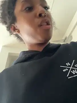 Snapshot of Your_Paris chatting on 17, 2, 2026 Your Paris online show from 17, 2, 2026