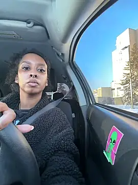 Snapshot of Your_Paris chatting on 19, 2, 2026 Your Paris online show from 19, 2, 2026