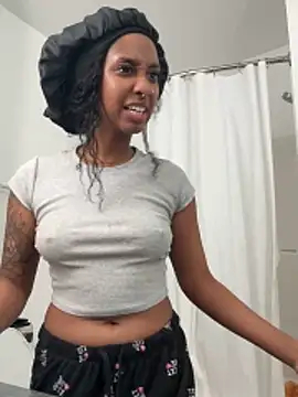 Snapshot of Your_Paris chatting on 22, 2, 2026 Your Paris online show from 22, 2, 2026