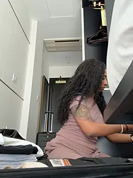 Snapshot of Your_Paris chatting on 23, 2, 2026 Your Paris online show from 23, 2, 2026