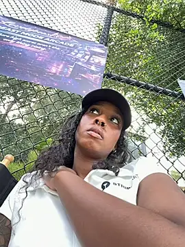 Snapshot of Your_Paris chatting on 25, 2, 2026 Your Paris online show from 25, 2, 2026