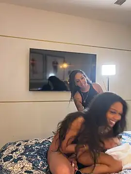 Snapshot of Your_Paris chatting on 26, 2, 2026 Your Paris online show from 26, 2, 2026