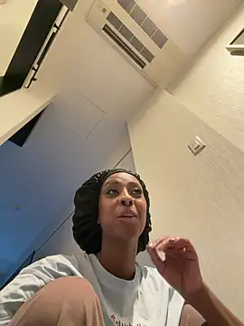 Snapshot of Your_Paris chatting on 28, 2, 2026 Your Paris online show from 28, 2, 2026