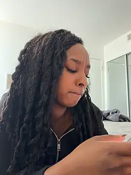 Snapshot of Your_Paris chatting on 3, 3, 2026 Your Paris online show from 3, 3, 2026