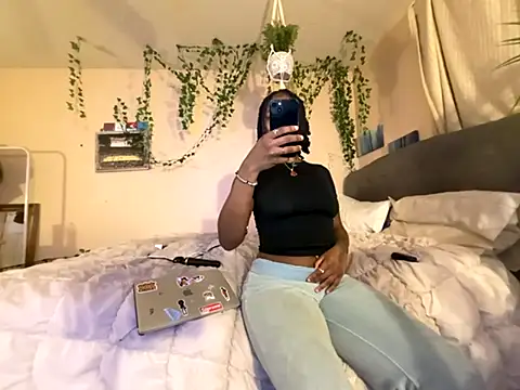 Snapshot of magicalc00ch chatting on 5, 11, 2025 magicalc00ch online show from 5, 11, 2025