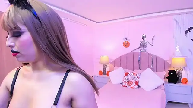 Snapshot of MadelaineJones chatting on 23, 10, 2025 MadelaineJones online show from 23, 10, 2025