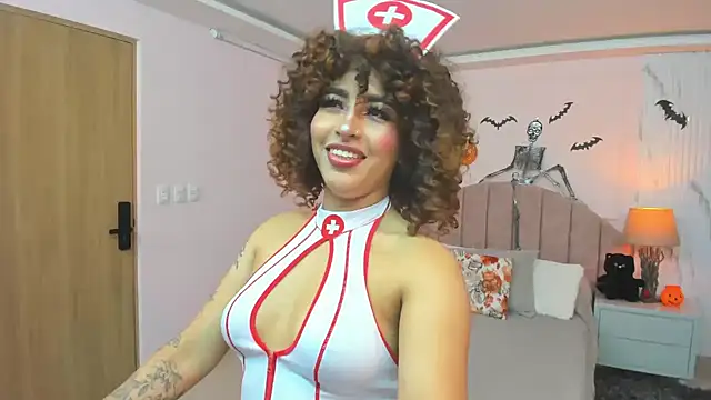 Snapshot of MadelaineJones chatting on 29, 10, 2025 MadelaineJones online show from 29, 10, 2025