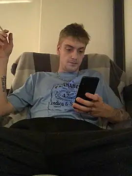 Snapshot of Simboxxx040 chatting on 7, 1, 2025 Simboxxx040 online show from 7, 1, 2025