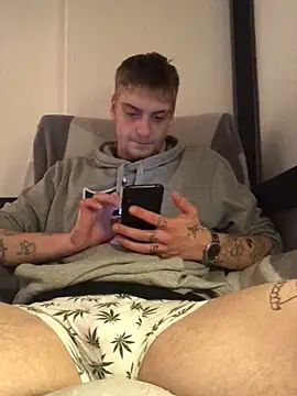 Snapshot of Simboxxx040 chatting on 9, 1, 2025 Simboxxx040 online show from 9, 1, 2025