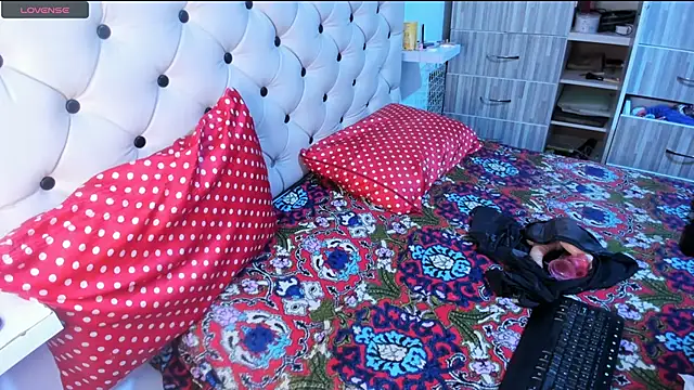 Snapshot of Krystal_Cruz chatting on 28, 2, 2025 Krystal Cruz online show from 28, 2, 2025