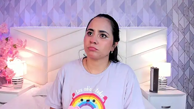 Snapshot of Brenda_Garcia chatting on 4, 3, 2025 Brenda Garcia online show from 4, 3, 2025