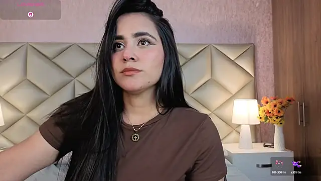 Snapshot of Brenda_Garcia chatting on 8, 9, 2025 Brenda Garcia online show from 8, 9, 2025