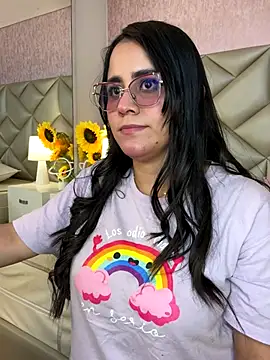 Snapshot of Brenda_Garcia chatting on 4, 10, 2025 Brenda Garcia online show from 4, 10, 2025